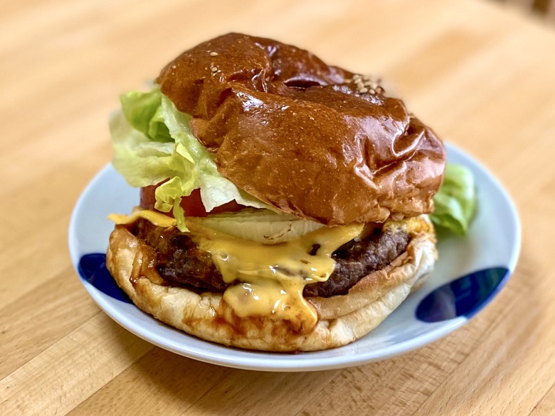 Kurodo's Burgerのプレミアムチーズバーガー(クローズ用)