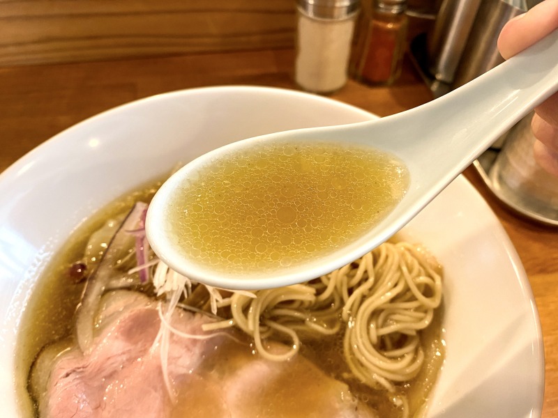 麺屋 寛の特製 塩らー麺のスープ