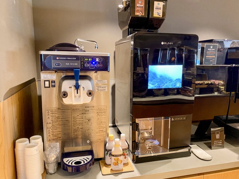 SHARE LOUNGE Olive LOUNGE下高井戸のソフトクリームとコーヒーのマシン