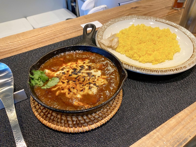 浜田山のスパイスコウカのスキレットチキンカレー＋炙りチーズ