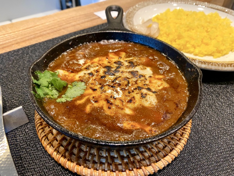 浜田山のスパイスコウカのスキレットチキンカレー（アップ）