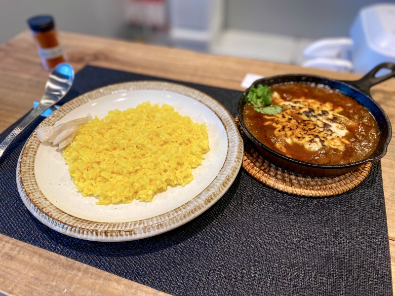 浜田山のスパイスコウカのスキレットチキンカレー＋炙りチーズ