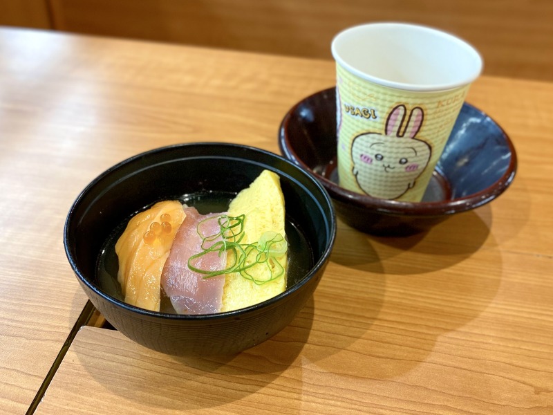 湧きドコロごはんのお寿司茶漬け（蓋を開けたところ）