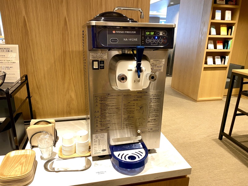 SHARE LOUNGE Olive LOUNGE 都立大学駅前のソフトクリームサーバー