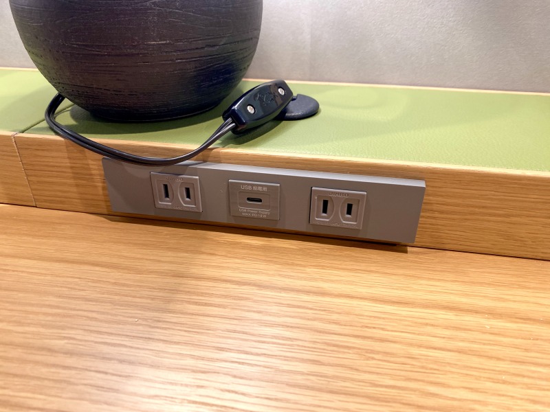 SHARE LOUNGE Olive LOUNGE 都立大学駅前の電源