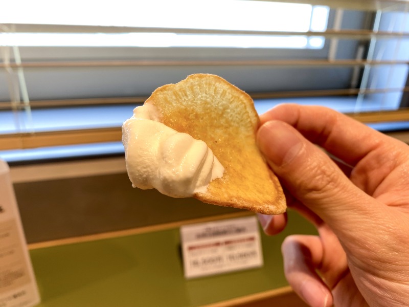 SHARE LOUNGE Olive LOUNGE 都立大学駅前のソフトクリームと芋好き娘のチップ