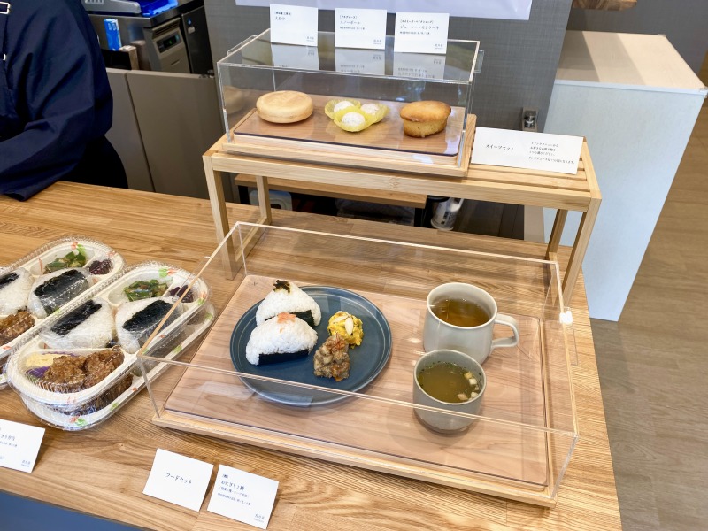 荻外荘展示棟のカウンター