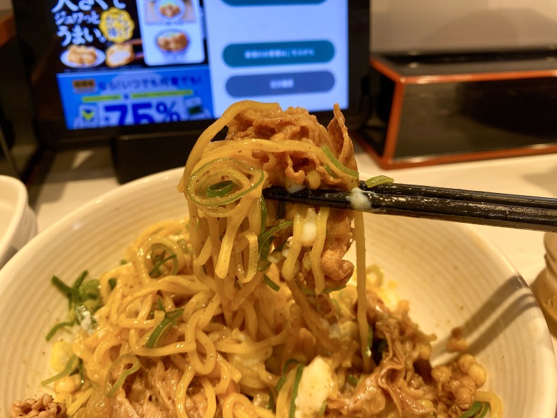 吉野家の牛玉スタミナまぜそば＋卵