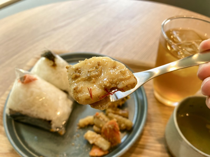荻外荘展示棟の根菜の胡麻和え