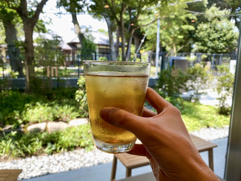荻外荘 展示棟のほうじ茶（アイス）