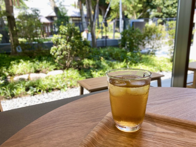 荻外荘 展示棟のほうじ茶と庭