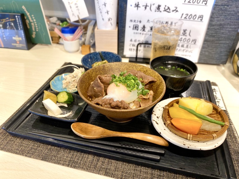 .肉割烹 心の和牛すき焼き丼