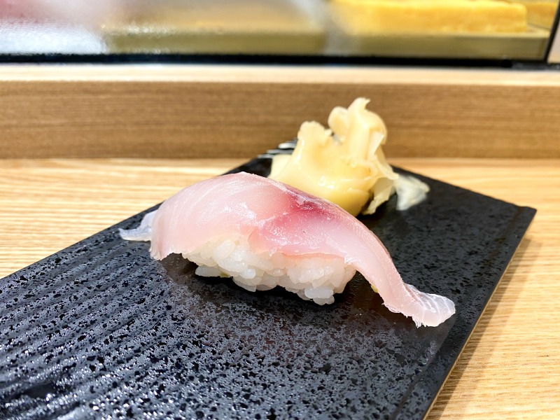 すしの美登利高井戸店のイサキ