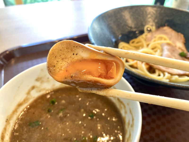 ハローパスタ杉並宮前店の濃厚魚介つけ麺パスタの煮卵