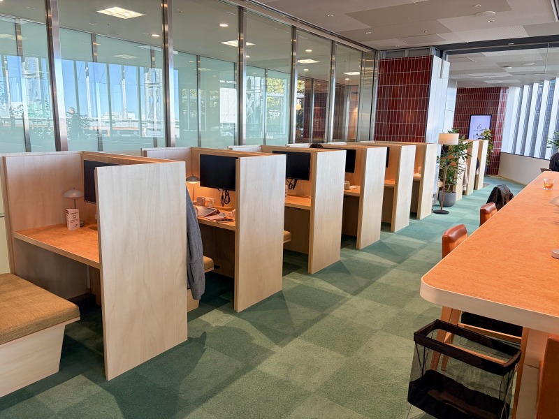 シェアラウンジキラリナ京王吉祥寺の内観（半個室）