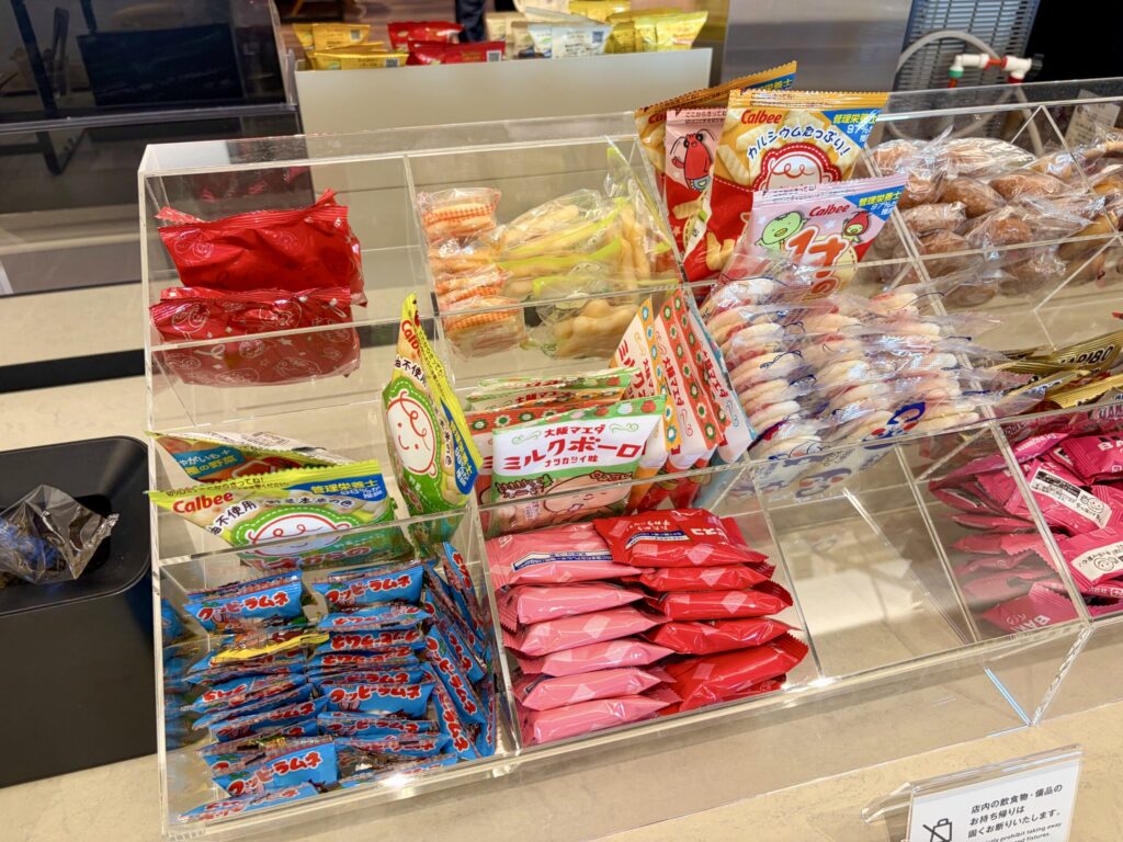 シェアラウンジキラリナ京王吉祥寺のお菓子ボックス1