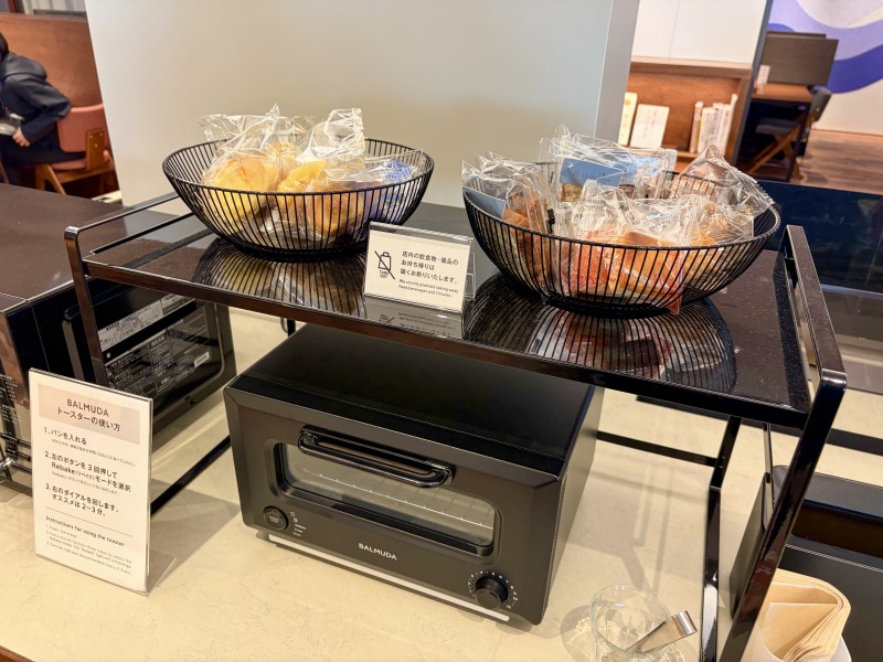 シェアラウンジキラリナ京王吉祥寺のトースターとパン類