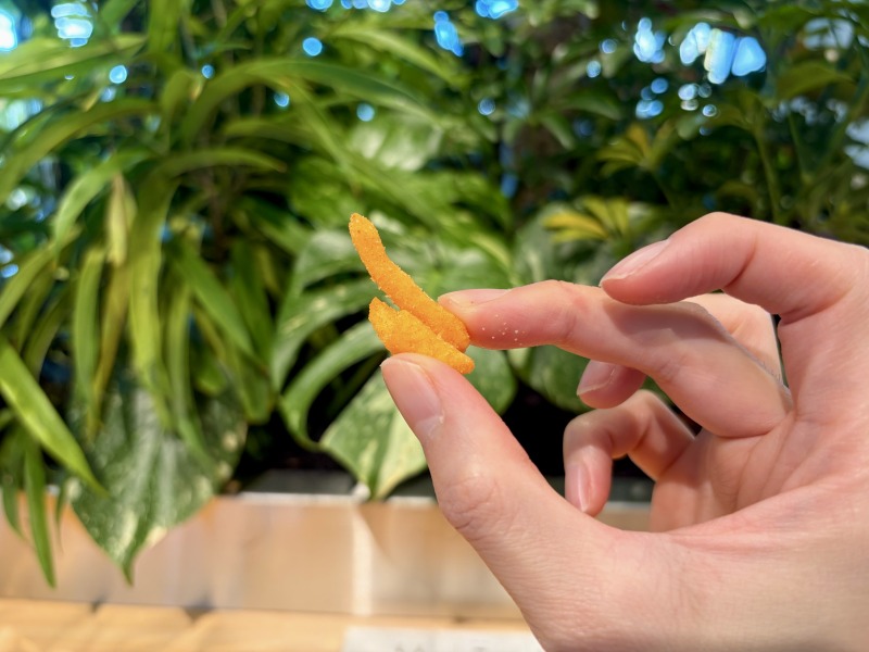 シェアラウンジキラリナ京王吉祥寺のじゃがじゃが辛子明太子味を食べるところ