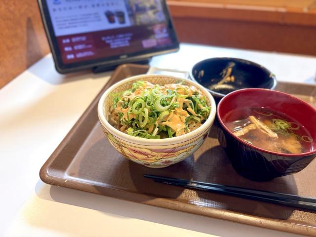 ねぎ明太マヨ乗せ牛丼ミニ