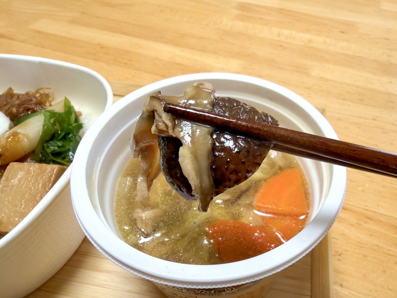 セブンイレブンちいかわのしいたけ汁（けんちん風）のしいたけ