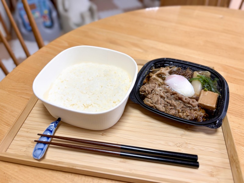 セブンイレブンちいかわのハフハフすき焼き丼のご飯とすき焼き