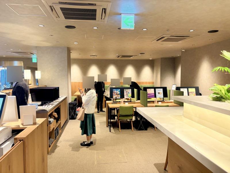 .SHARE LOUNGE Olive LOUNGE 新宿通の地下の内観5