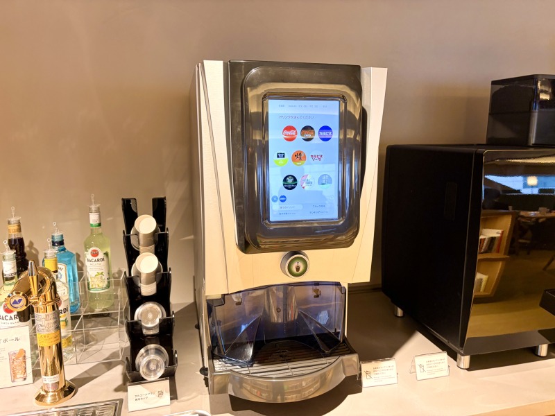 SHARE LOUNGE Olive LOUNGE 新宿通の2階のソフトドリンクマシン