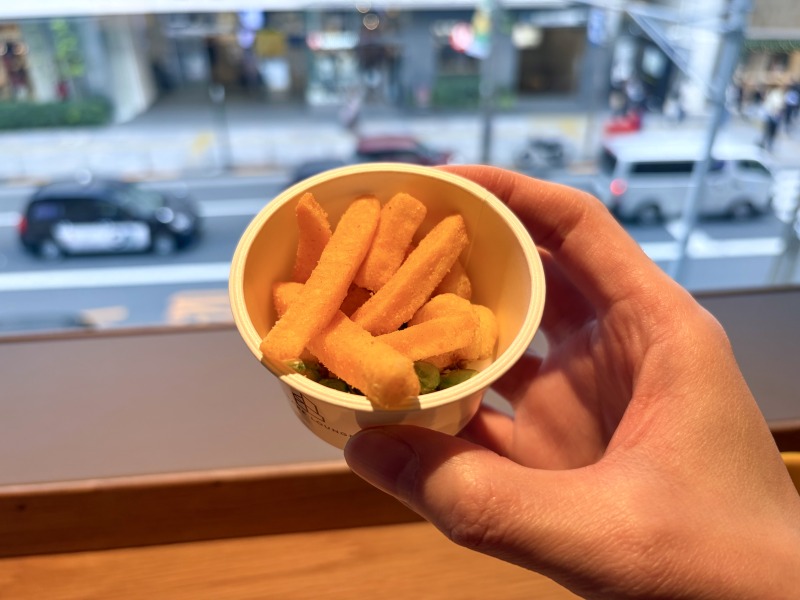 SHARE LOUNGE Olive LOUNGE 新宿通のじゃがじゃが辛子明太子味とジャイアントコーン