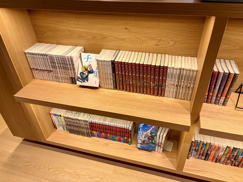 SHARE LOUNGE Olive LOUNGE 新宿通の2階の漫画類1