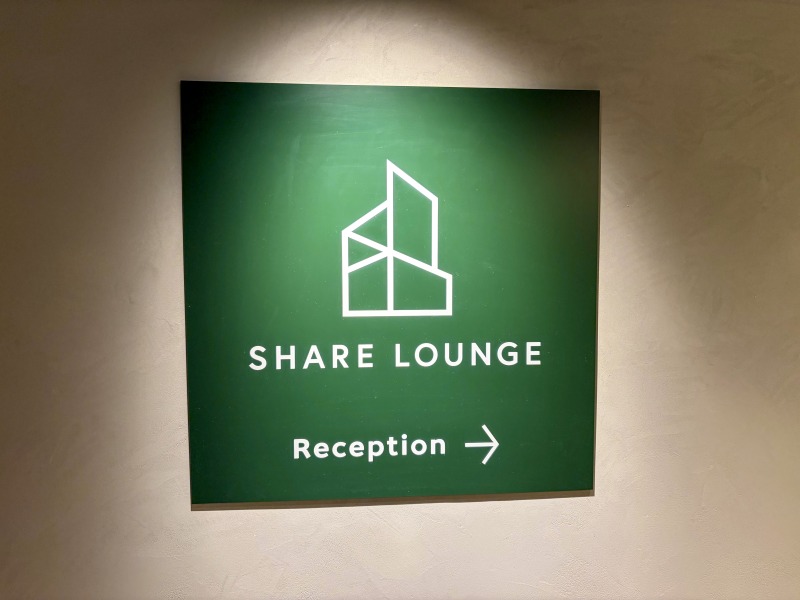 SHARE LOUNGE Olive LOUNGE 新宿通の看板