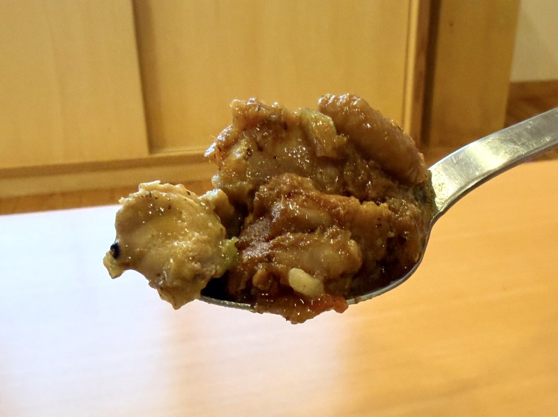 カレーの雫のチキンビンダルーと鯖のマスタードカレーを混ぜたところ