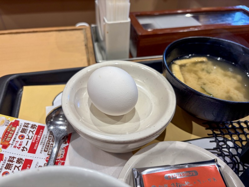 松屋 ちいかわのすき焼き鍋膳の卵