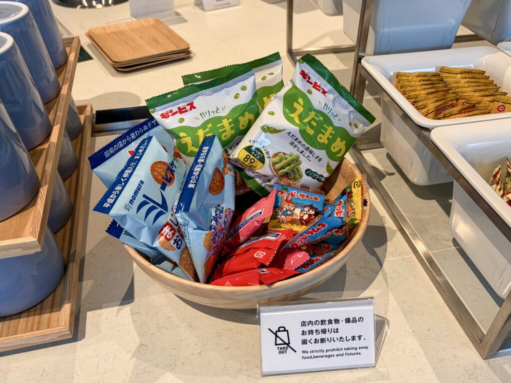 シェアラウンジフォレストスクエア仙川のお菓子コーナー1