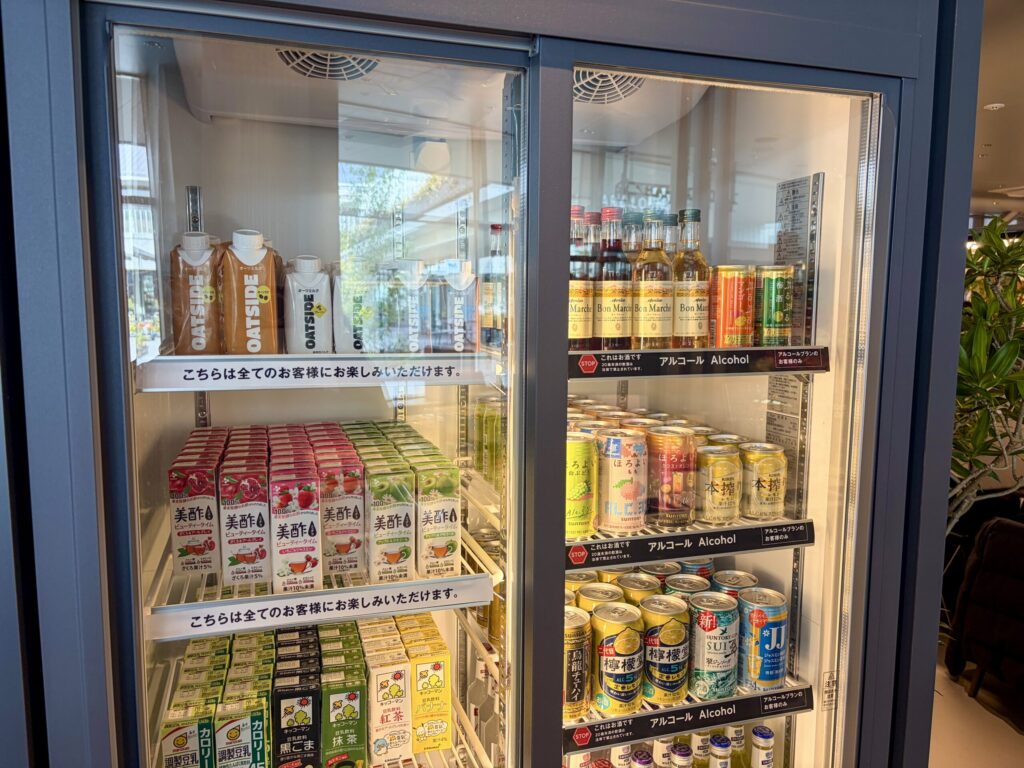 シェアラウンジフォレストスクエア仙川の冷蔵庫1