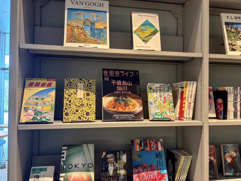 シェアラウンジフォレストスクエア仙川の本棚1