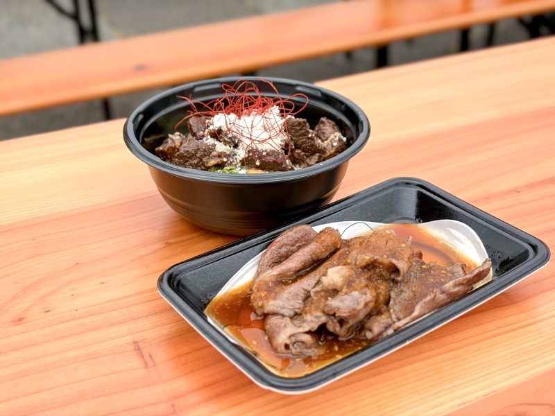 肉フェス2026の牛恋の和牛肩ロースとチーズさいくぅ～丼