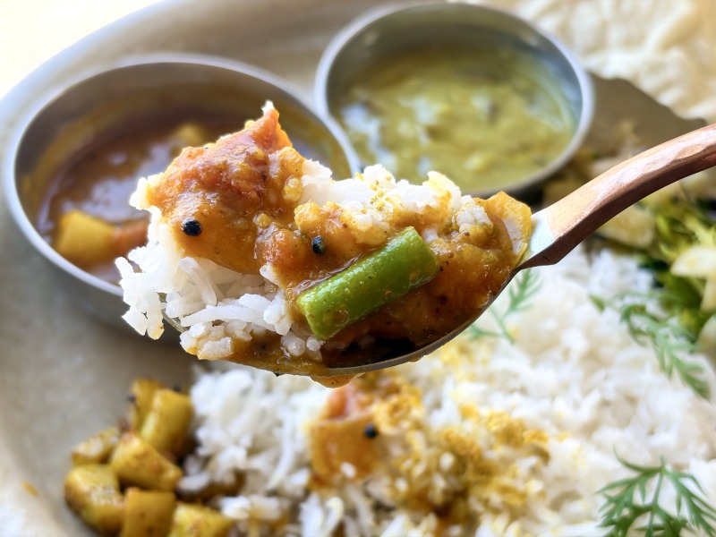 永福町のpaccaiの季節野菜のベジカレープレートのサンバル＋バスマティライス