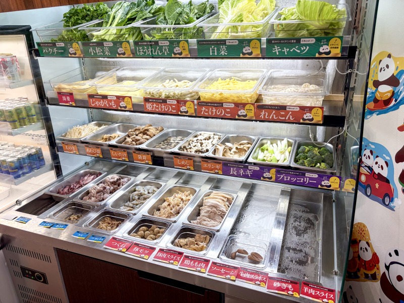 iSDG 麻辣燙 大塚店の食材の棚（引き）2