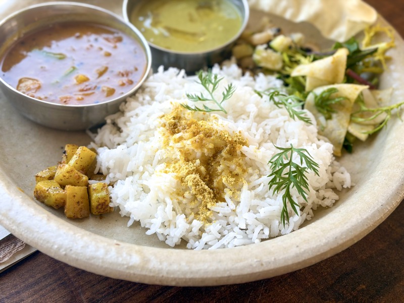 永福町のpaccaiの季節野菜のベジカレープレートのバスマティライス
