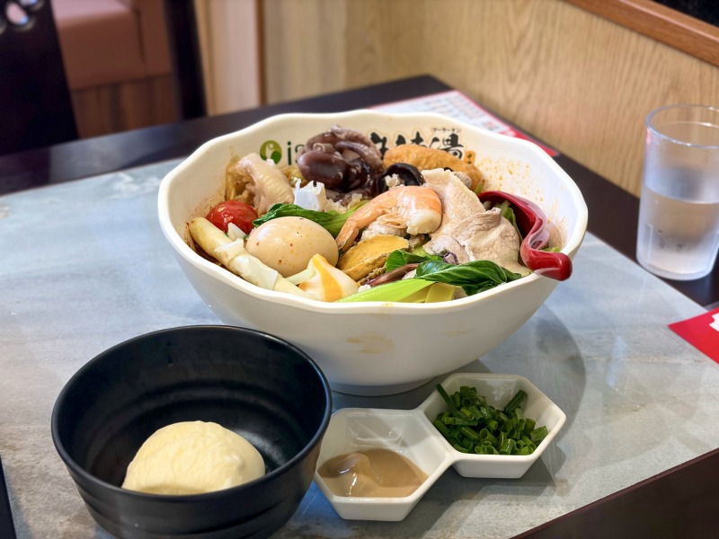 iSDG 麻辣燙 大塚店のマーラータン＋饅頭