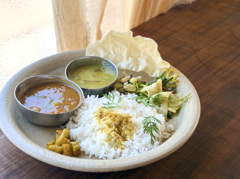 永福町のpaccaiの季節野菜のベジカレープレート(別角度)