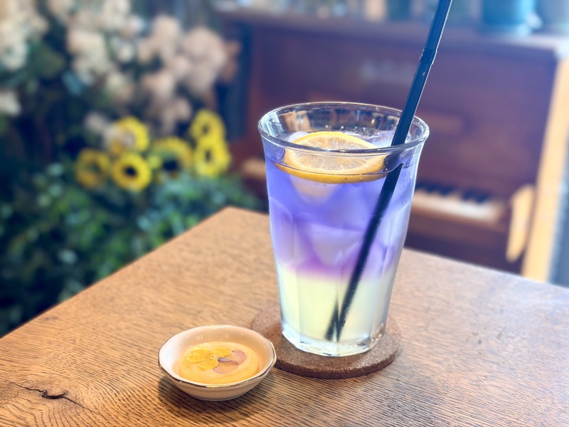高井戸の花ト喫茶ネコノコバンのラベンダーレモネード