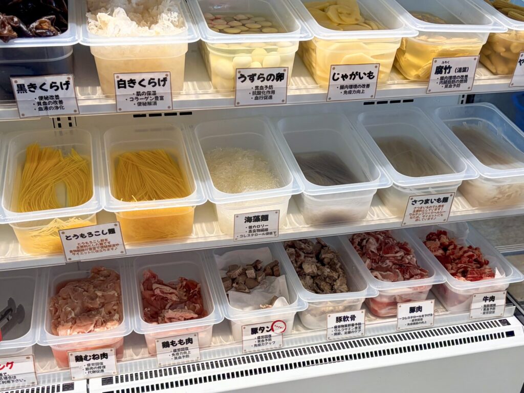 福恩麻辣湯（フーエンマーラータン）相模大野店の麺の棚アップ2