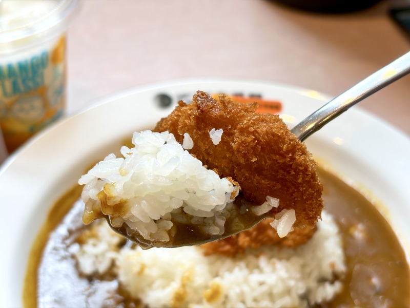 ココイチのちいかわコラボ オリジナル島カレーを食べるところ