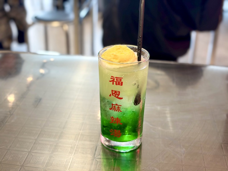 福恩麻辣湯（フーエンマーラータン）相模大野店のメロンクリームソーダ