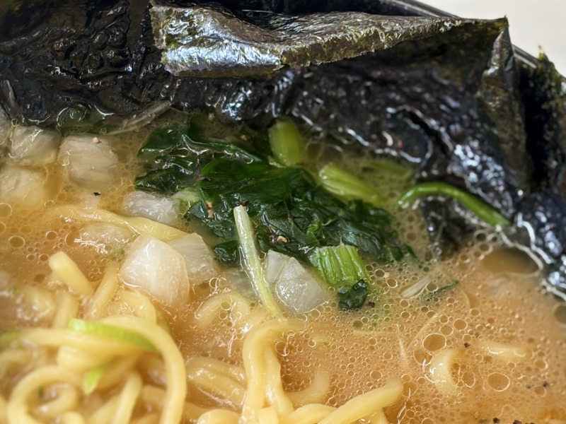 ピッコリーの家系豚骨醤油ラーメンのトッピング