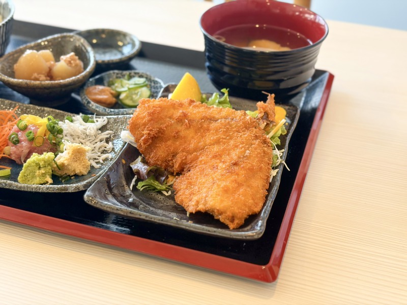 食堂 髙ひろ 西荻高架下の元祖　髙ひろ定食(アジフライアップ)