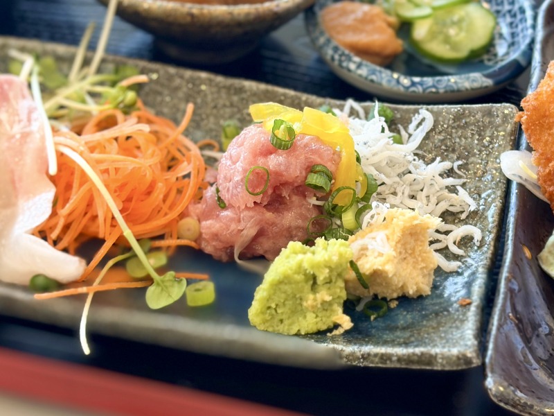 食堂 髙ひろ 西荻高架下の元祖　髙ひろ定食のとろたく